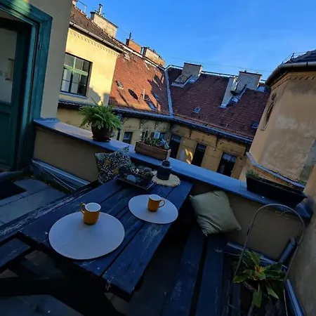 Ferencvarosi Tetoteraszos Lägenhet